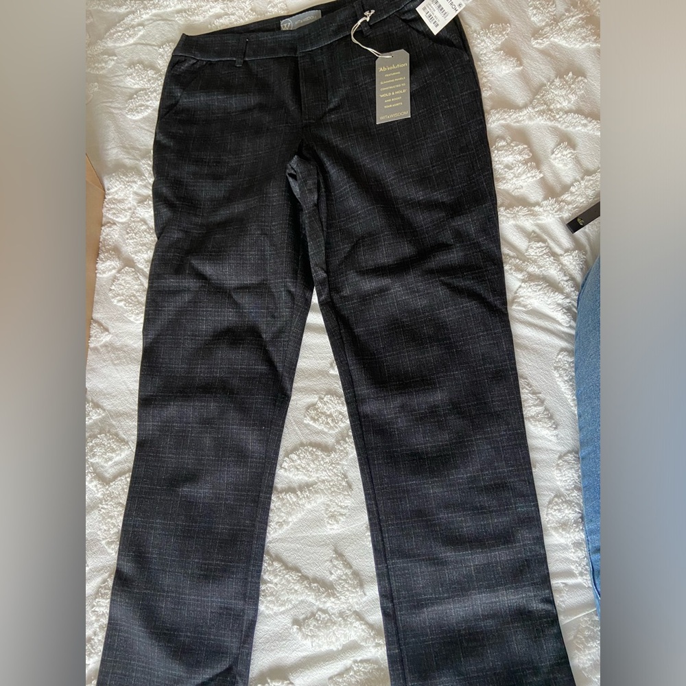Beautiful Wit & Wisdom trousers, soft size 8 New with Tags